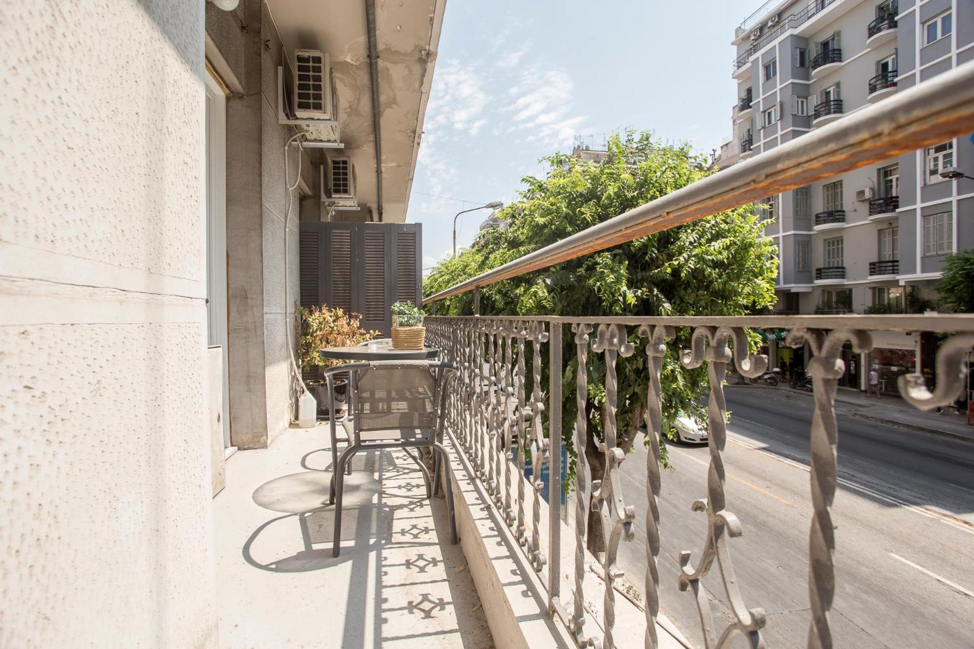 Closer "Egnatia Apartment 2" Thessaloniki Exterior photo